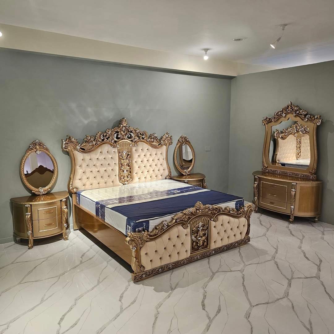 Royal Sovereign Carved Bedroom Set