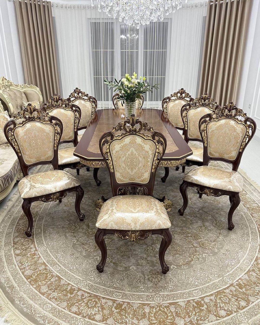 luxury dining table