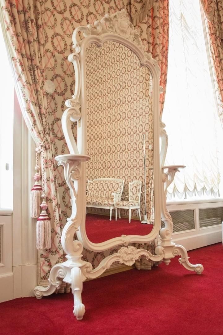 white royal mirror